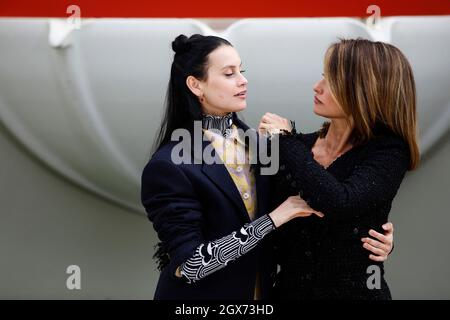 4 ottobre 2021, Madrid, Madrid, Spagna: Penelope Cruz, Milena Smit partecipa â€˜Madres Paralelasâ€™ Fotocall al Mandarin Oriental Ritz Hotel il 4 ottobre 2021 a Madrid, Spagna (Credit Image: © Jack Abuin/ZUMA Press Wire) Foto Stock