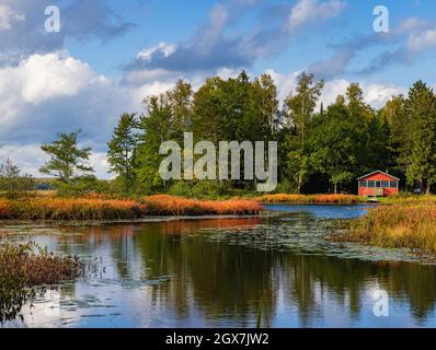 Lago Fishtrap in una splendida giornata autunnale nel Wisconsin settentrionale. Foto Stock