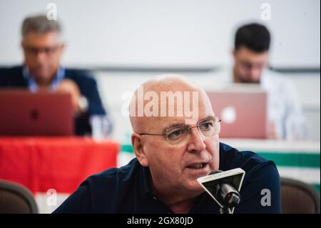 Lamezia Terme, Italia. 20 Settembre 2021. Mario Oliverio ha visto parlare durante il dibattito. Candidati alla carica di governatore regionale, Amalia Bruni (PD; Partito democratico), Roberto Occhiuto (Fi, forza Italia), Mario Oliverio (candidato indipendente), Luigi De Magistris (candidato indipendente) ha incontrato i segretari generali delle maggiori unioni italiane, Angelo Sposto (Cgil), Tonino Russo (Cisl) e Santo Biondo (Uil), per discutere i loro approcci e soluzioni alle principali tematiche di regionís. (Foto di Valeria Ferraro/SOPA Images/Sipa USA) Credit: Sipa USA/Alamy Live News Foto Stock