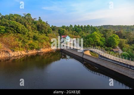 Diga e lago a Sam Mountain, Chau Doc. Foto Stock