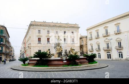 Fontana di Diana in Piazza Archimede a Siracusa, Sicilia, Italia. Foto Stock