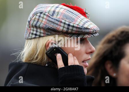 Zara Phillips partecipa al Festival di Cheltenham il 16 marzo 2011. Foto Stock