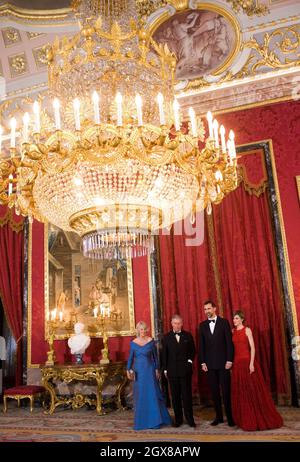 Felipe, Principe delle Asturie e Letizia, Principessa delle Asturie, organizzano una cena ufficiale per il Principe Carlo, Principe del Galles e Camilla, Duchessa della Cornovaglia al Palacio Real di Madrid il 30 marzo 2011. Foto Stock