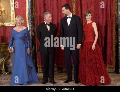 Felipe, Principe delle Asturie e Letizia, Principessa delle Asturie, organizzano una cena ufficiale per il Principe Carlo, Principe del Galles e Camilla, Duchessa della Cornovaglia al Palacio Real di Madrid il 30 marzo 2011. Foto Stock