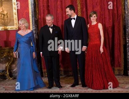 Felipe, Principe delle Asturie e Letizia, Principessa delle Asturie, organizzano una cena ufficiale per il Principe Carlo, Principe del Galles e Camilla, Duchessa della Cornovaglia al Palacio Real di Madrid il 30 marzo 2011. Foto Stock