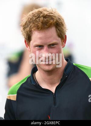 Prince Harry partecipa al Beaufort Polo Club dove stava giocando in un incontro di beneficenza il 17 giugno 2012 Foto Stock