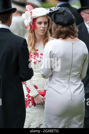 La principessa Beatrice partecipa al giorno delle Signore al Royal Ascot il 21 giugno 2012. Foto Stock