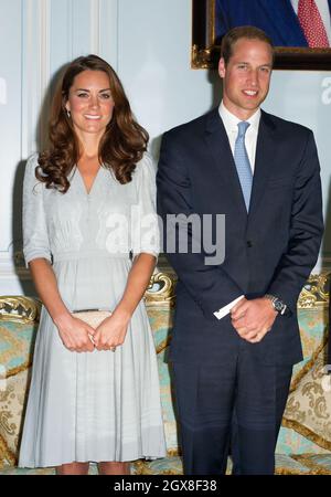 Catherine, Duchessa di Cambridge e il Principe William, Duca di Cambridge partecipano ad un pranzo ospitato dal primo Ministro malese nella sua residenza ufficiale a Kuala Lumpur il 3° giorno di un Tour del Giubileo dei Diamanti dell'Estremo Oriente. Foto Stock