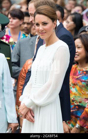 Catherine, Duchessa di Cambridge partecipa a un evento culturale a Central Park, Kuala Lumpur il 4° giorno di un tour del Giubileo dei Diamanti dell'Estremo Oriente. Foto Stock