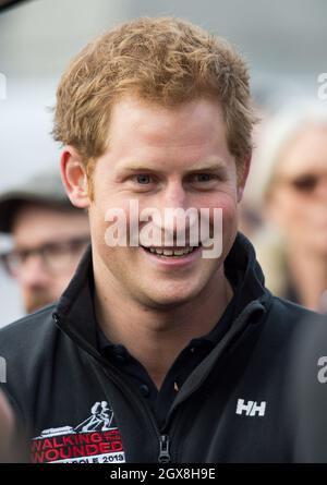 Il Principe Harry partecipa all'evento di partenza della sfida alleata del Polo Sud ferito a Trafalgar Square a Londra. Foto Stock