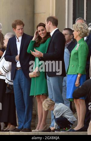 Il Principe William, Duca di Cambridge, Caterina, Duchessa di Cambridge e il Principe Harry partecipano all'inizio ufficiale del Tour de France presso Harewood House nello Yorkshire, Inghilterra, il 05 luglio 2014. Foto Stock