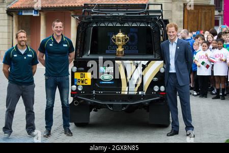 Prince Harry, Jonny Wilkinson e Greenwood parteciperanno al lancio del Rugby World Cup Trophy Tour, 100 giorni prima della Coppa del mondo di rugby al Twickenham Stadium di Londra il 10 giugno 2015. Foto Stock