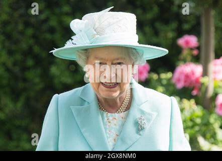 La Regina Elisabetta Lll partecipa al giorno delle Signore al Royal Ascot il 18 giugno 2015 Foto Stock