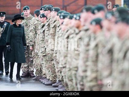 Camilla, Duchessa di Cornovaglia visita il 4 ° battaglione, i Rifles per partecipare a una parata omosessiva ad Aldershot il 27 febbraio 2017 Foto Stock