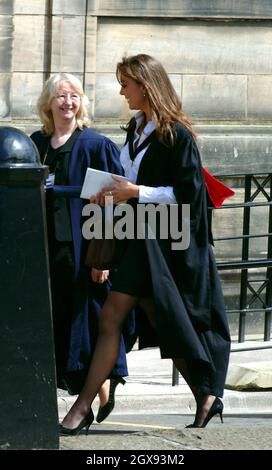 Kate Middleton partecipa alla cerimonia di laurea presso l'Università di St Andrews il 15 giugno 2005 a St Andrew's, Scozia. Il principe Guglielmo ha conseguito la laurea in Geografia in 2:1 presso la più antica università della Scozia, segnando la fine della sua formazione universitaria. Anwar Hussein/allactiondigital.com Foto Stock