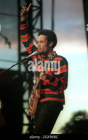 Ben Harper e i criminali Innocent si esibiscono dal vivo al Thunderbird Stadium di Vancouver. Foto Stock