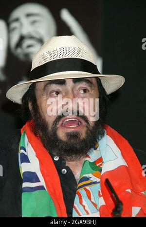 Luciano Pavarotti Press Conference per il lancio del nuovo album ti Adoro. Foto Stock