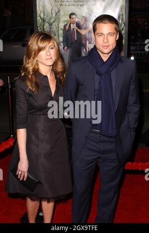 Jennifer Aniston e il marito Brad Pitt alla prima mondiale di 'Along Came Polly'. Foto Stock