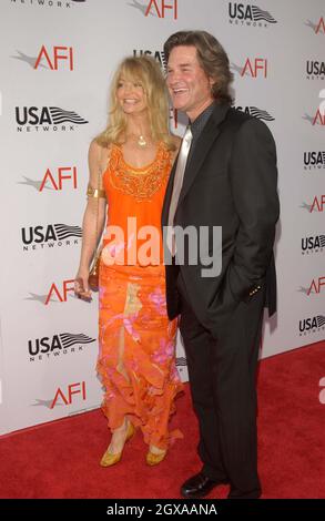 Goldie Hawn e Kurt Russell all'American Film Institute Life Achievement Award, al Kodak Theatre di Hollywood, onorando Meryl Streep. Foto Stock