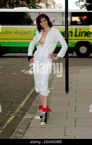 Emma Hunting, vincitore di la Redoute Miss More 2004 a Portman Square, Londra. Foto Stock