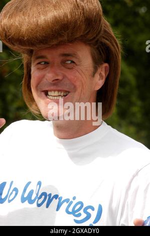 Phil Tufnell lancia la nuova campagna pubblicitaria di Foster Tuffer's Bush Trial al Walkabout Inn, Temple Place a Londra. Foto Stock