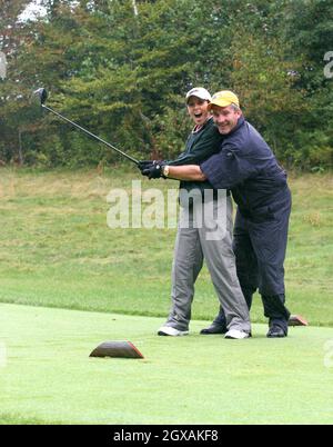 Bill Scanell e Jamie-Lynn Sigler (Discala) al Torneo di Golf della Fondazione Giovanile, Mohegan Sun, CT. Foto Stock