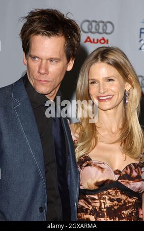 Kevin Bacon e la moglie Kyra Sedgwick alla proiezione speciale del 'The Woodsman' del AFI Fest. Foto Stock