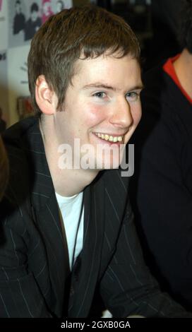 Il Futureheads ad un instore record firma e spettacolo dal vivo a HMV, Newcastle. Foto Stock