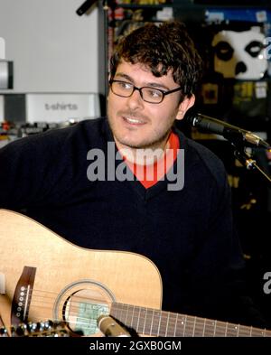 Il Futureheads ad un instore record firma e spettacolo dal vivo a HMV, Newcastle. Foto Stock