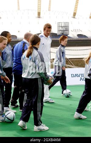 David Beckham al lancio della "David Beckham Academy", Trinity Bouy Wharf, Londra E14, 14 marzo 2005. Foto Stock