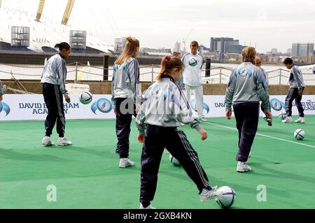 David Beckham al lancio della "David Beckham Academy", Trinity Bouy Wharf, Londra E14, 14 marzo 2005. Foto Stock