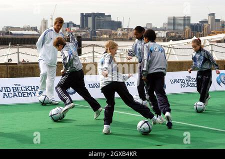 David Beckham al lancio della "David Beckham Academy", Trinity Bouy Wharf, Londra E14, 14 marzo 2005. Foto Stock