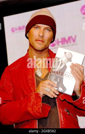 La stella di Bros Matt Goss, firma copie della sua autobiografia "più che conosci" a HMV Oxford Street, Londra, 14 marzo. Foto Stock