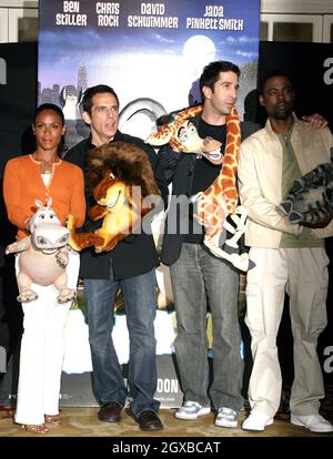 Ben Stiller, Jada Pinkett Smith, Chris Rock e David Schwimmer alla fotocall del Madagascar che si è tenuta al Mandarin Hotel di Londra. Gli attori fanno la voce per i personaggi animati. Foto Stock