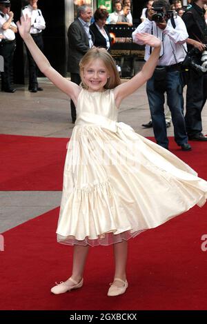 Dakota Fanning partecipa alla prima del film britannico della GUERRA DEL MONDO a odeon Leicester Square, Londra. Foto Stock