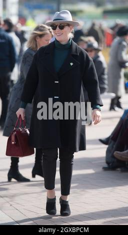 Zara Tindall partecipa al primo giorno del Cheltenham Festival all'ippodromo di Cheltenham il 13 marzo 2018. Foto Stock