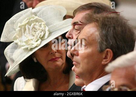 Pauline Prescott con il marito John e il primo Ministro Tony Blair durante un servizio di ringraziamento. Foto Stock