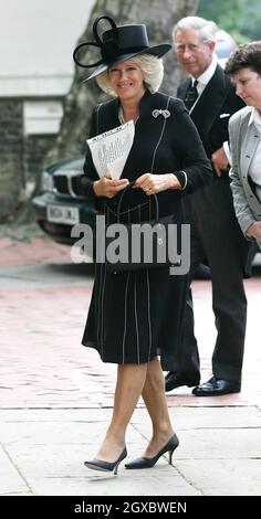 Camilla, Duchessa di Cornovaglia, arriva alla chiesa di St Paul a Knightsbridge per un servizio commemorativo per suo padre, il maggiore Bruce Shand a Londra il 11 settembre 2006. Anwar Hussein/EMPICS Entertainment Foto Stock