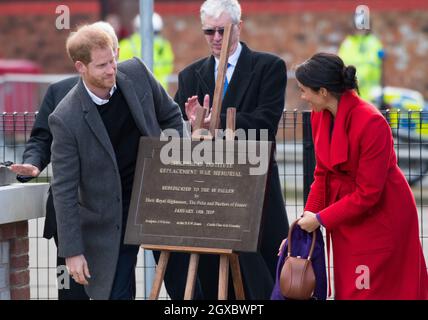 Il duca e la duchessa di Sussex durante una visita a Birkenhead Foto Stock