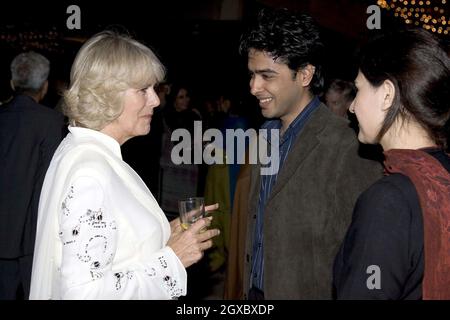 Camilla, duchessa della Cornovaglia, incontra gli ospiti presso un ricevimento ospitato dall'alta Commissione britannica a Islamabad, Pakistan, il 30 ottobre 2006. Anwar Hussein/EMPICS Entertainment Foto Stock