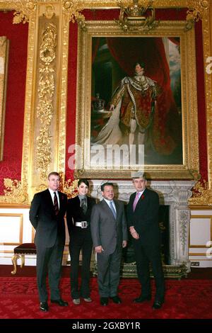 Il principe Andrew, la regina Rania di Giordania, il re Abdullah II Bin al Hussein di Giordania e il cancelliere britannico Gordon Brown (a destra) posano al St. James's Palace di Londra, dove si terrà il seminario Investment Opportunities in Jordan il 6 novembre 2006. Anwar Hussein/EMPICS Entertainment Foto Stock