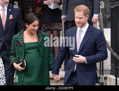 Il Duca e la Duchessa del Sussex indossando un cappotto e un vestito verde di Erdem, partecipano ad un evento giovanile del giorno del Commonwealth alla Casa canadese a Londra il 11 marzo 2019. Foto Stock