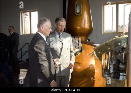 Prince Charles, Prince of Wales visita la English Whisky Company di Norfolk il 27 marzo 2007. Foto Stock