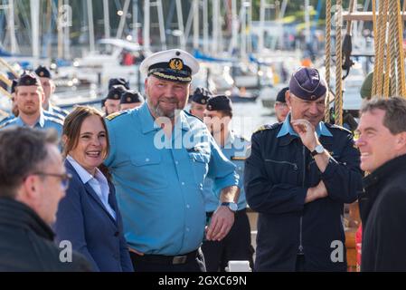 Kiel, 4. Oktober 2021, Marinestützpunkt Kiel-Wik. Willkommen zu Hause! Segelschulschiff „Gorch Fock“ kehrt Zurück in den Heimathafen Kiel. Großer dipend Foto Stock