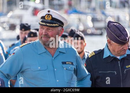 Kiel, 4. Oktober 2021, Marinestützpunkt Kiel-Wik. Willkommen zu Hause! Segelschulschiff „Gorch Fock“ kehrt Zurück in den Heimathafen Kiel. Großer dipend Foto Stock