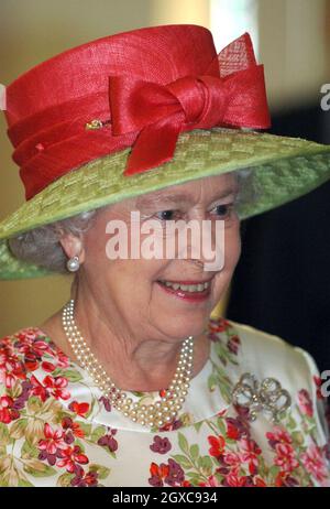 La regina Elisabetta arriverà per il pranzo presso i Winter Gardens di Weston-super-Mare il 20 luglio 2007. Foto Stock