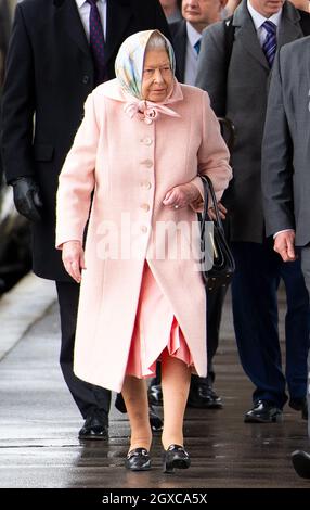 La regina Elisabetta arriverà alla stazione ferroviaria di King's Lynn prima della sua pausa invernale di Natale a Sandringham House il 20 dicembre 2019. Foto Stock