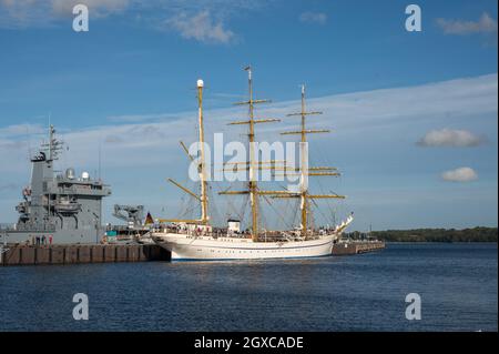 Kiel, 4. Oktober 2021, Marinestützpunkt Kiel-Wik. Willkommen zu Hause! Segelschulschiff „Gorch Fock“ kehrt Zurück in den Heimathafen Kiel. Foto Stock