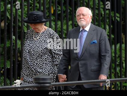 Richard Attenborough e la moglie Sheila arrivano per il servizio commemorativo del decimo anniversario di Diana, Principessa del Galles, tenuto presso la Cappella delle Guardie di Londra. Foto Stock