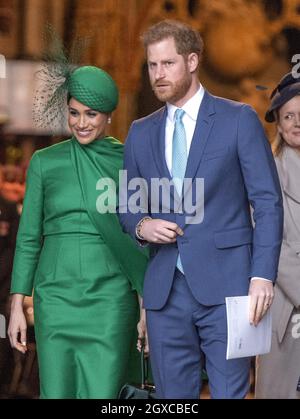 Il Duca e la Duchessa del Sussex partono dopo aver partecipato al servizio del Commonwealth Day presso l'Abbazia di Westminster il 09 marzo 2020. Foto Stock